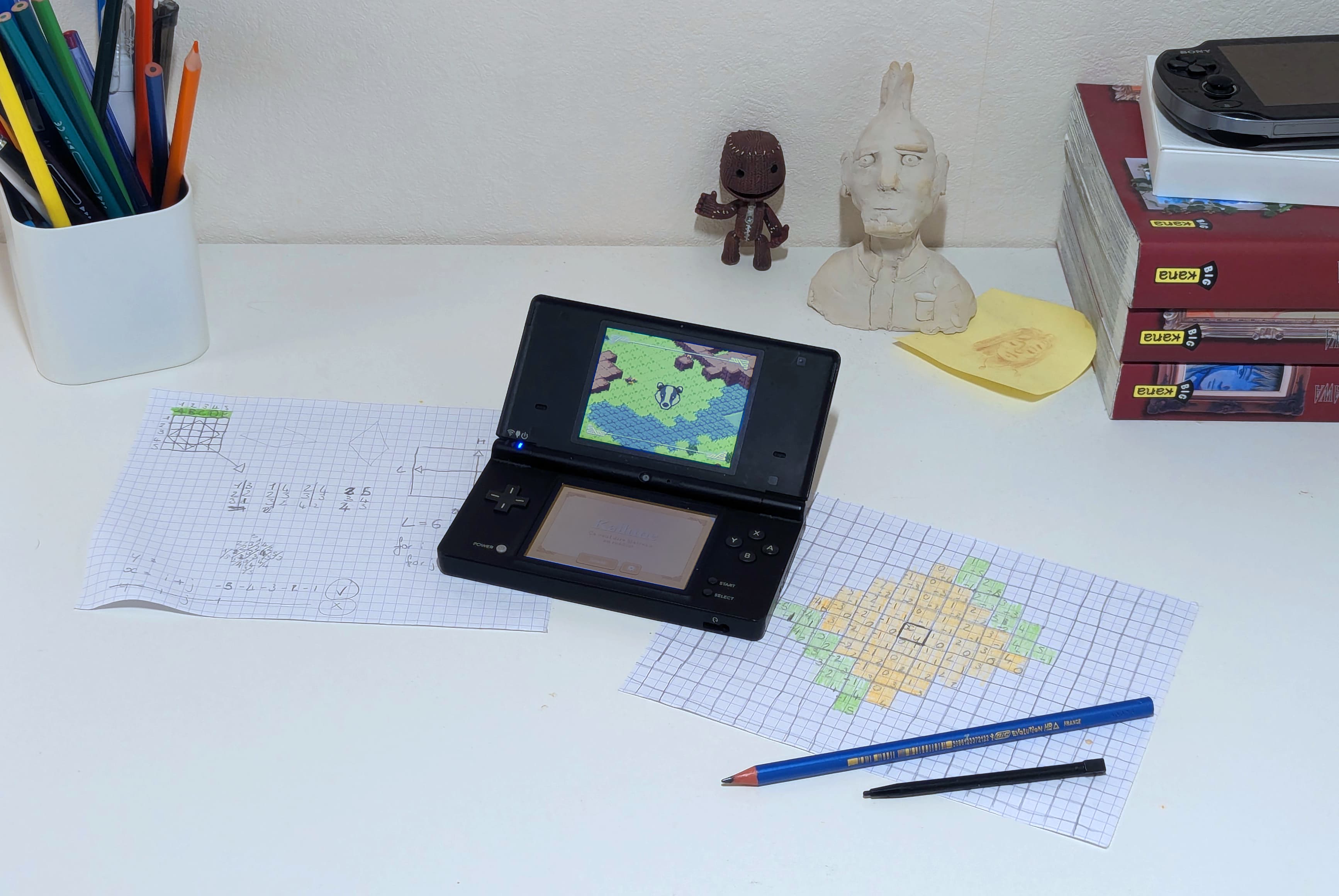 Picture of a Nintendo DSi running the homebrew port of Kallune.